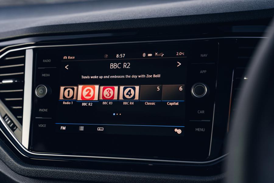 Детали интерьера Volkswagen T-Roc R 2020 года  (UK) (фото 54 из 58)